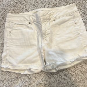American eagle white jean short size 8